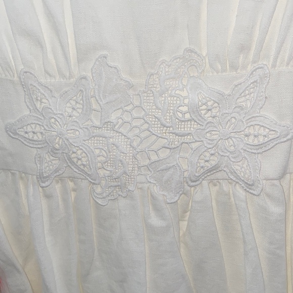 Elegant White Lace Dress - Picture 2 of 8